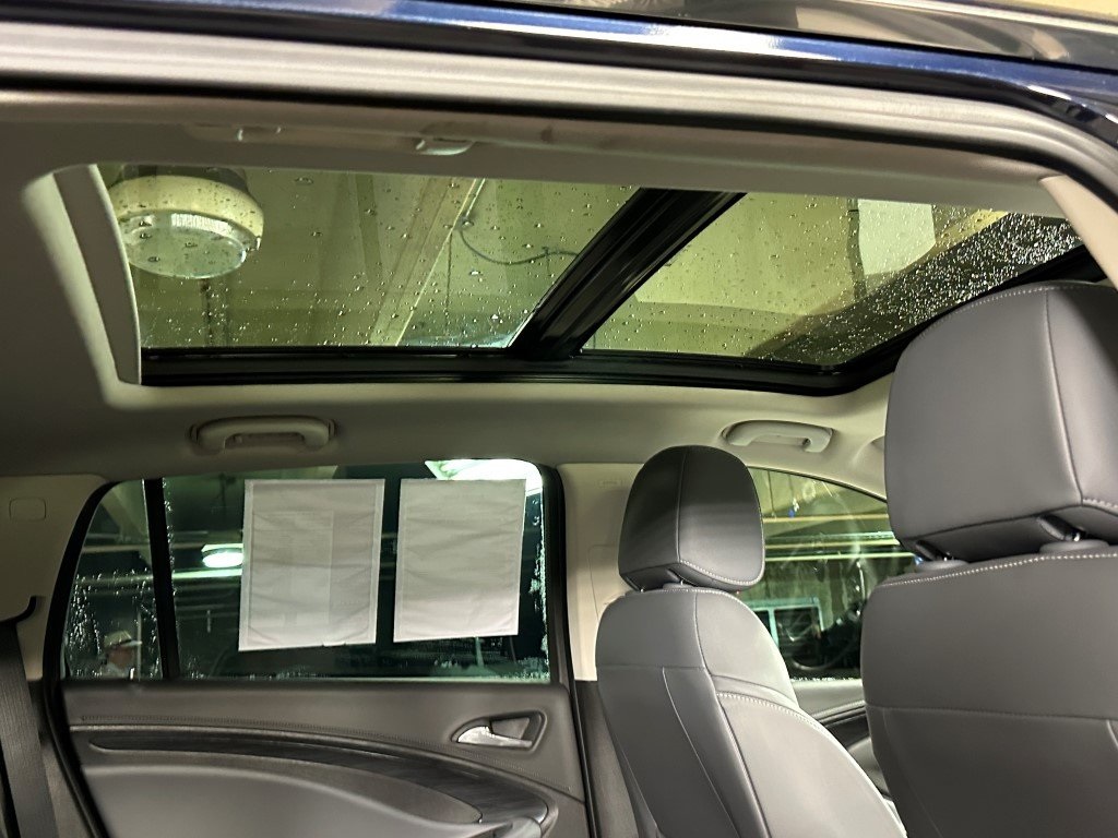 Vehicle image 31 of 37