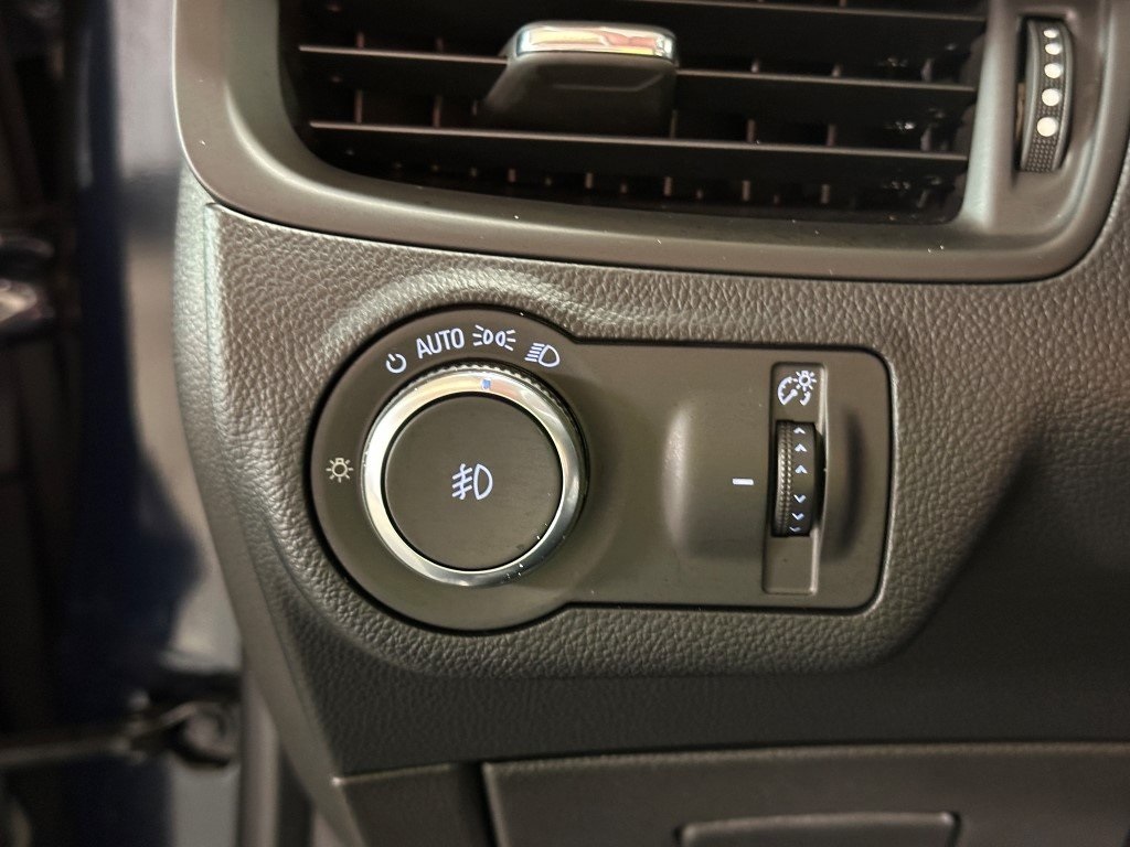 Vehicle image 24 of 37