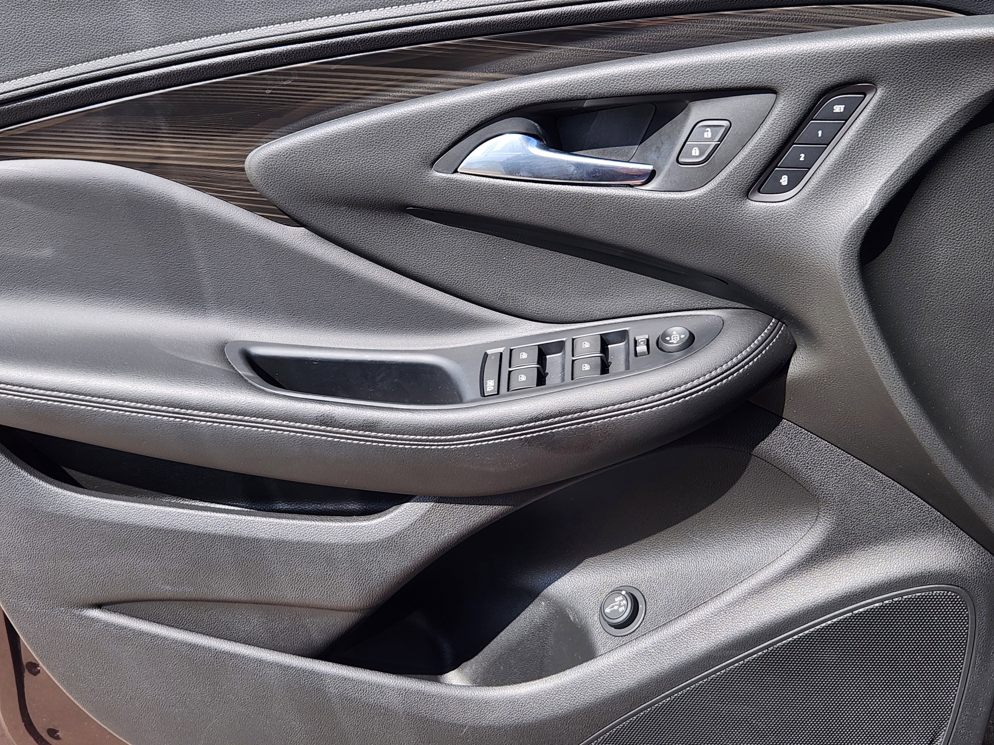 Vehicle image 16 of 23