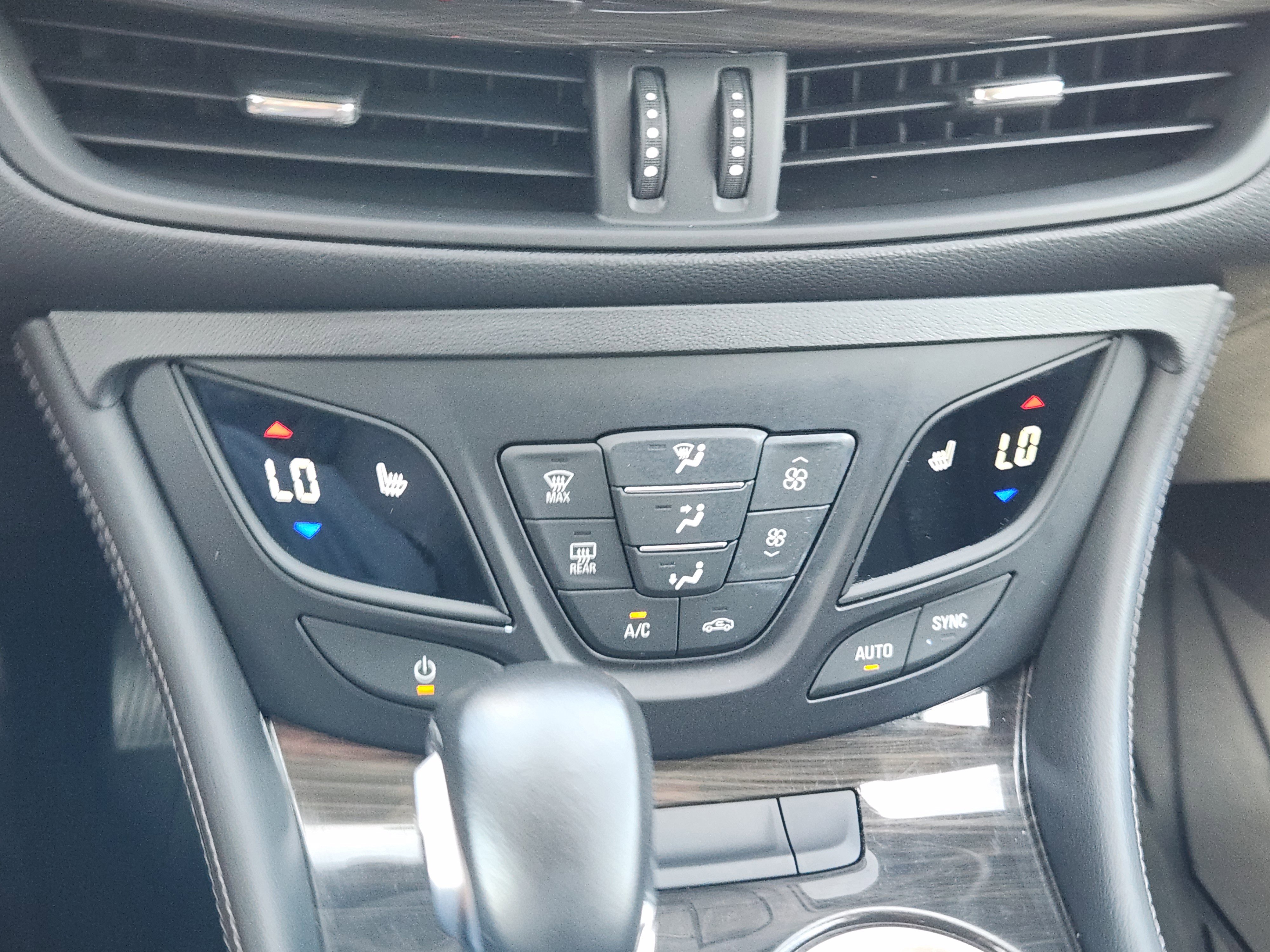 Vehicle image 17 of 23