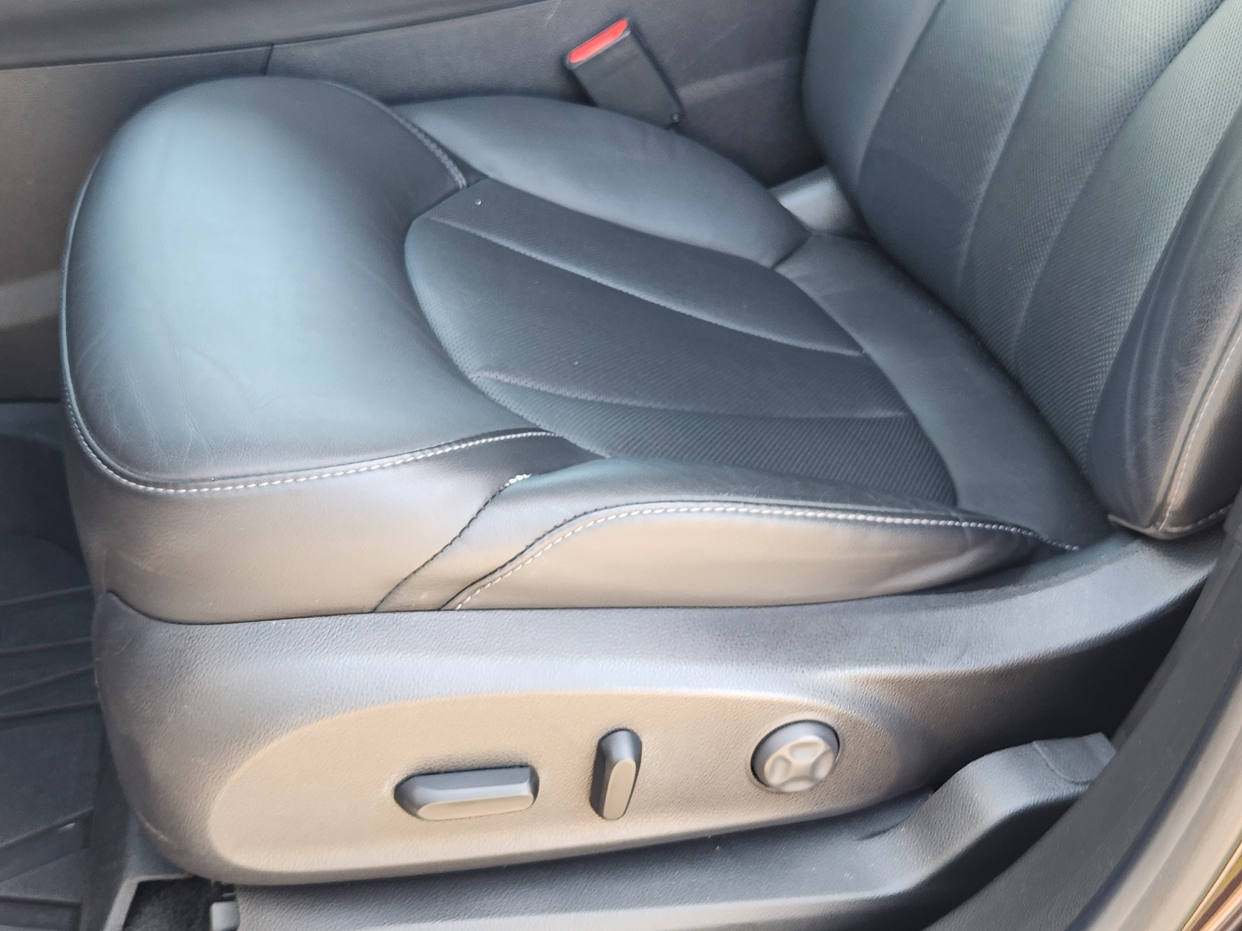 Vehicle image 20 of 23