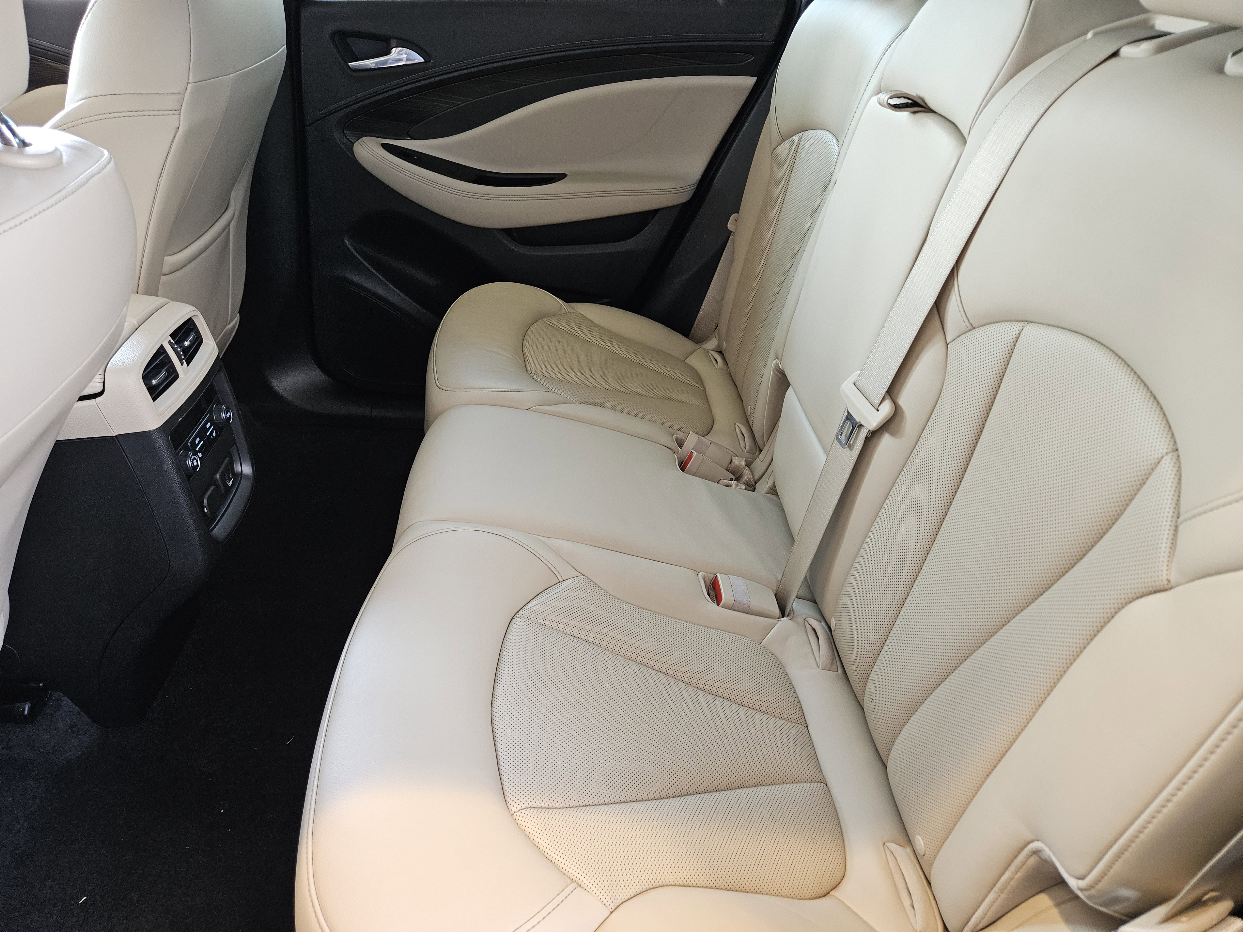 Vehicle image 8 of 21