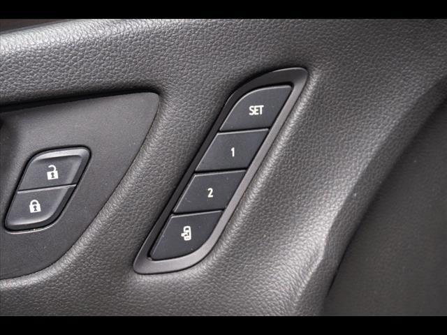 Vehicle image 17 of 29