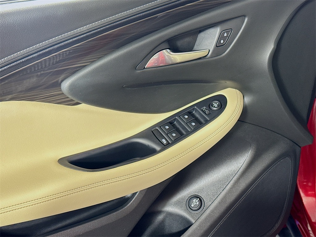 Vehicle image 17 of 30