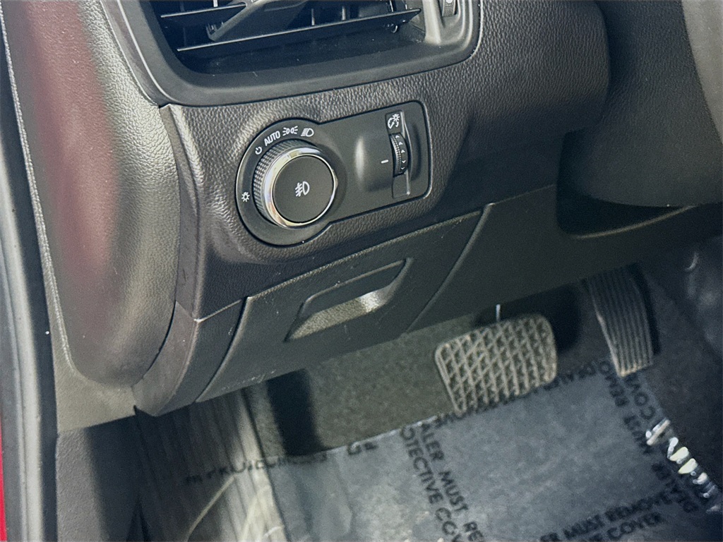Vehicle image 10 of 30