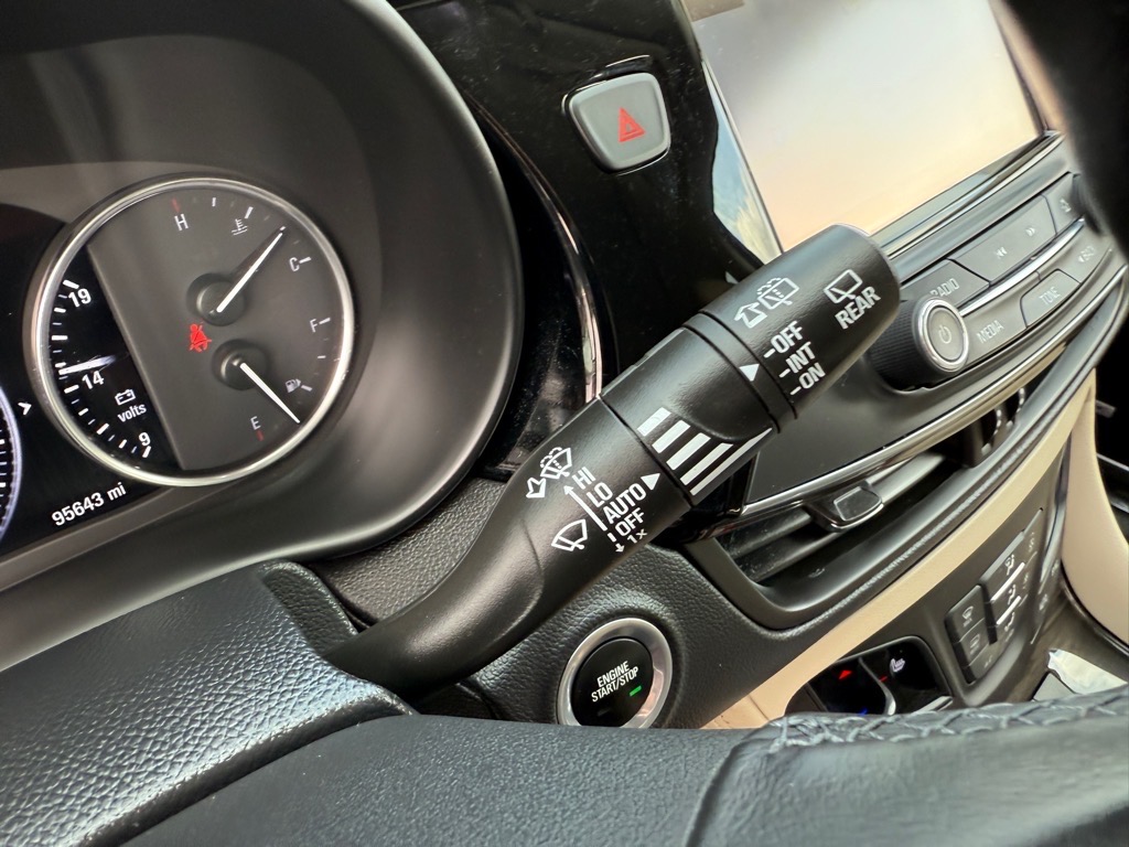 Vehicle image 29 of 32