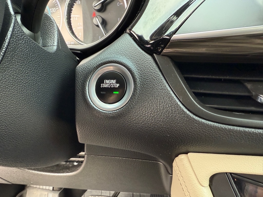 Vehicle image 26 of 32