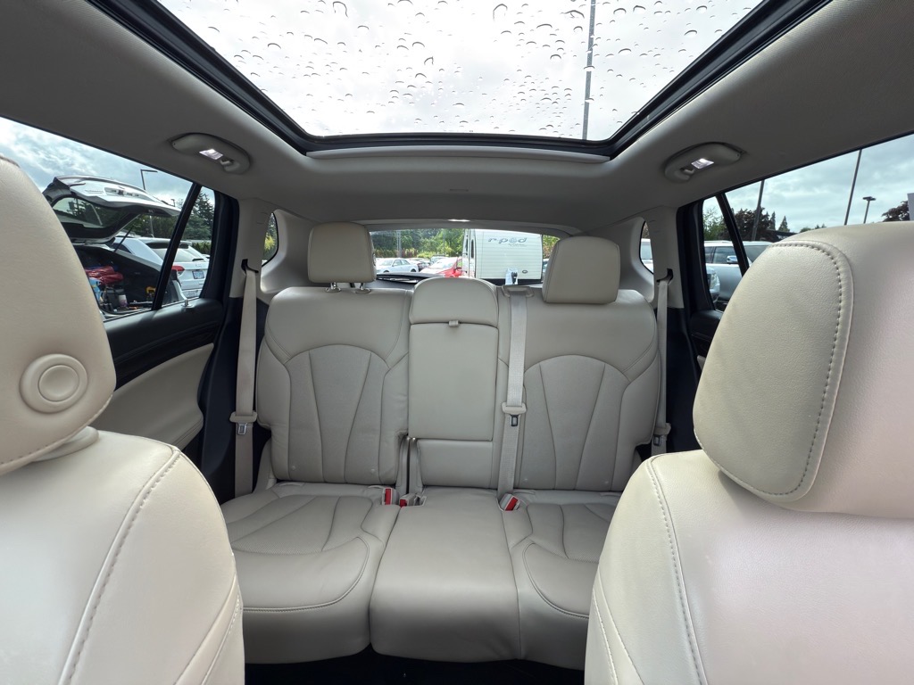 Vehicle image 16 of 32