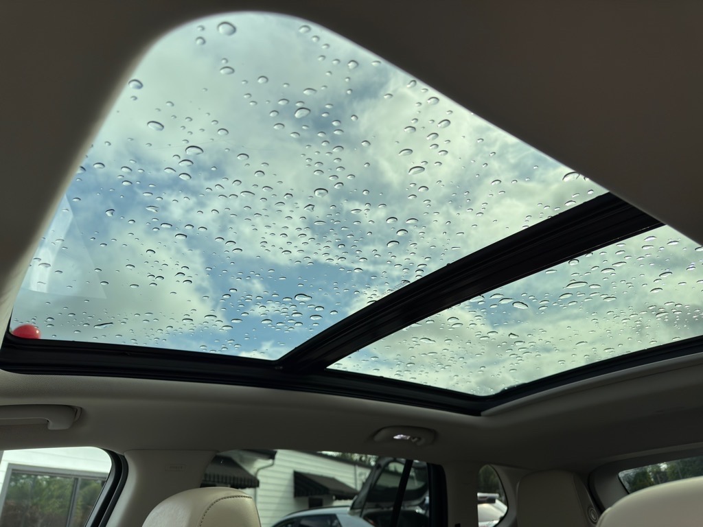 Vehicle image 15 of 32