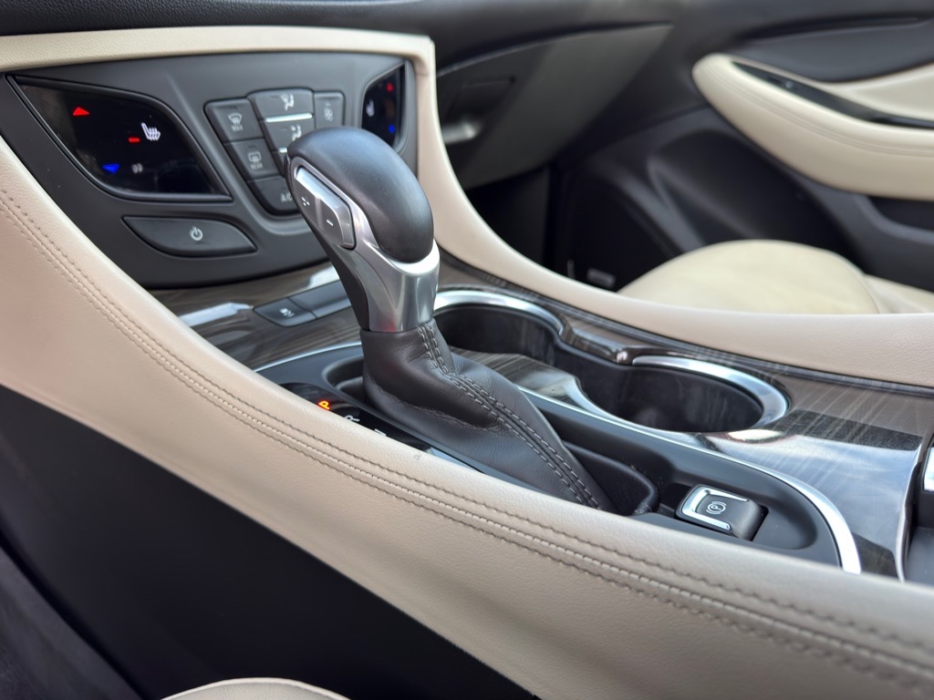 Vehicle image 22 of 32