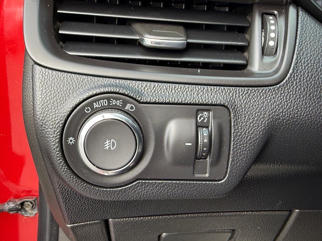 Vehicle image 24 of 32