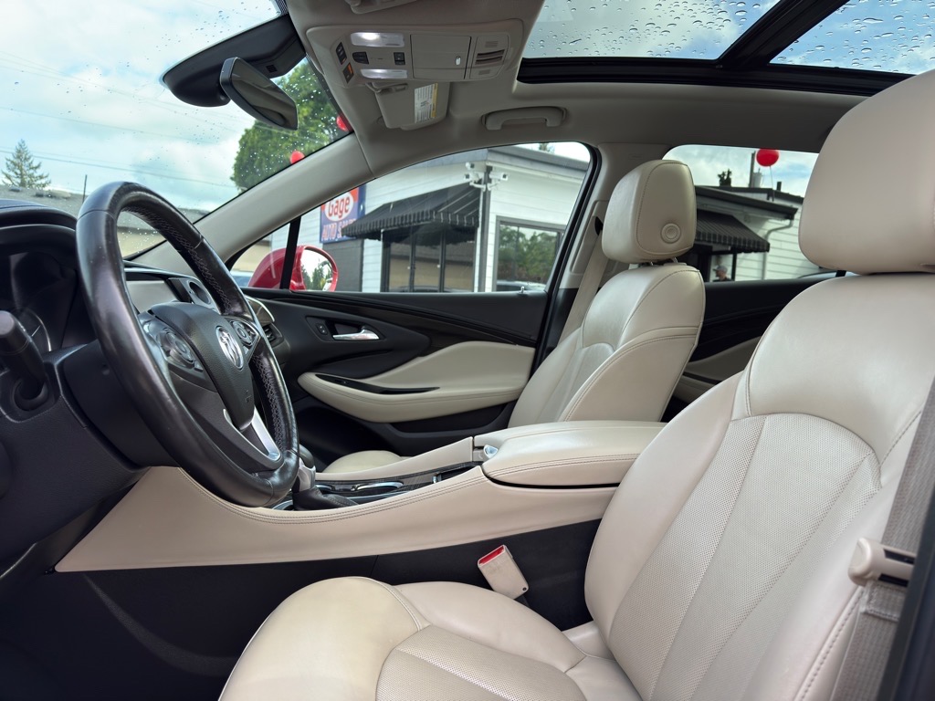 Vehicle image 13 of 32