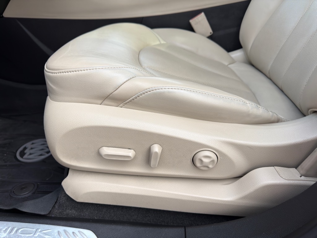 Vehicle image 14 of 32