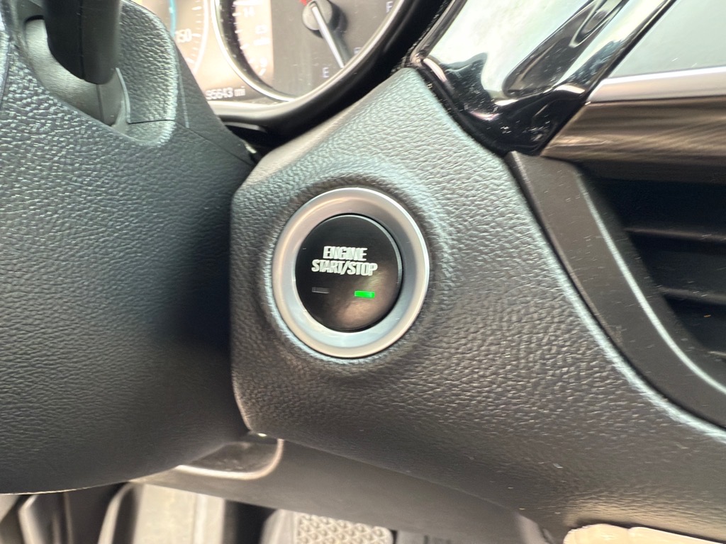 Vehicle image 21 of 32
