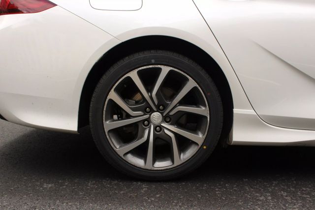 Vehicle image 10 of 47