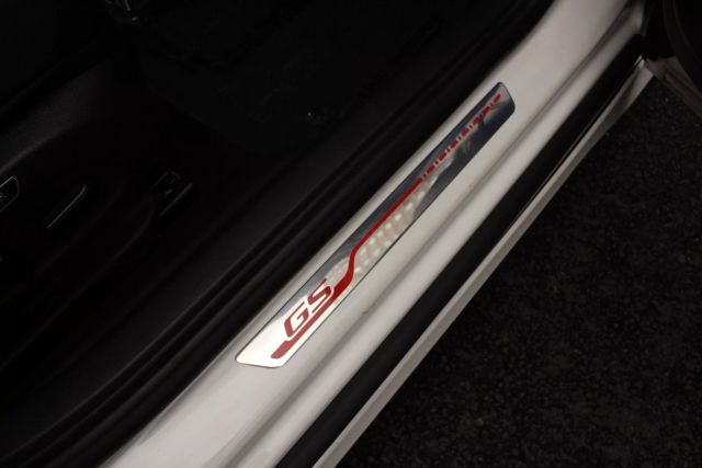 Vehicle image 35 of 47