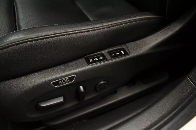Vehicle image 16 of 47