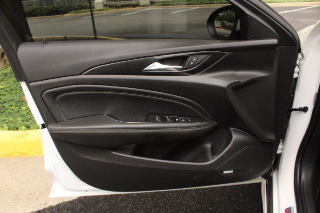 Vehicle image 15 of 47