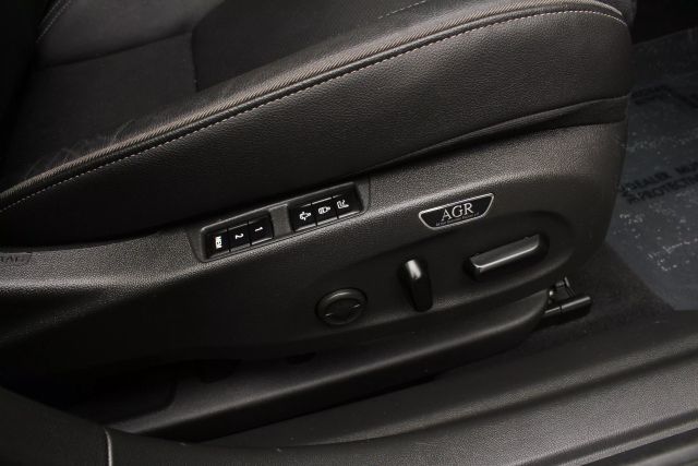 Vehicle image 34 of 47