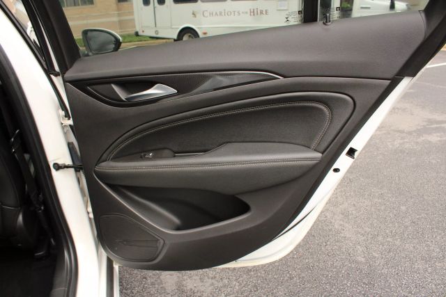 Vehicle image 29 of 47