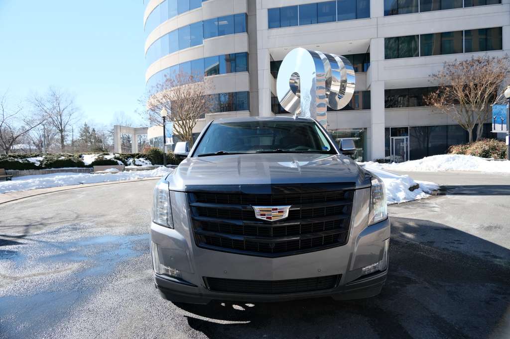 2020 Cadillac Escalade Luxury Image 3 of 45