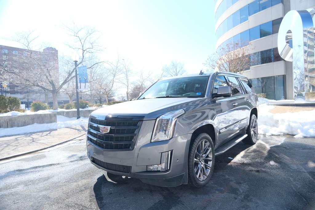 2020 Cadillac Escalade Luxury Image 1 of 45