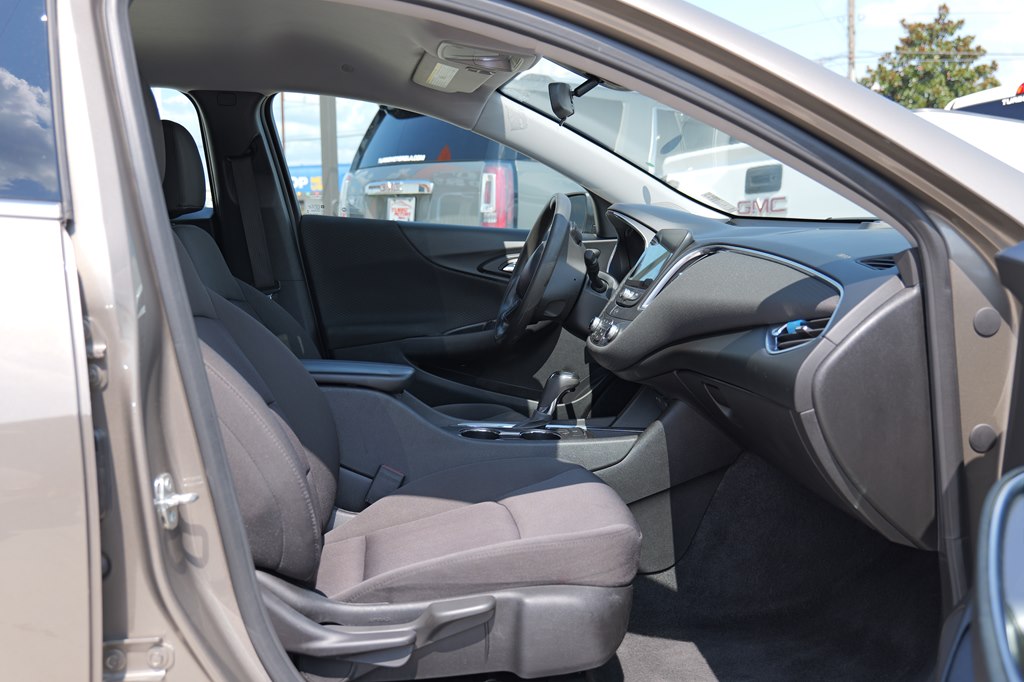 2020 Chevrolet Malibu LT Image 12 of 23