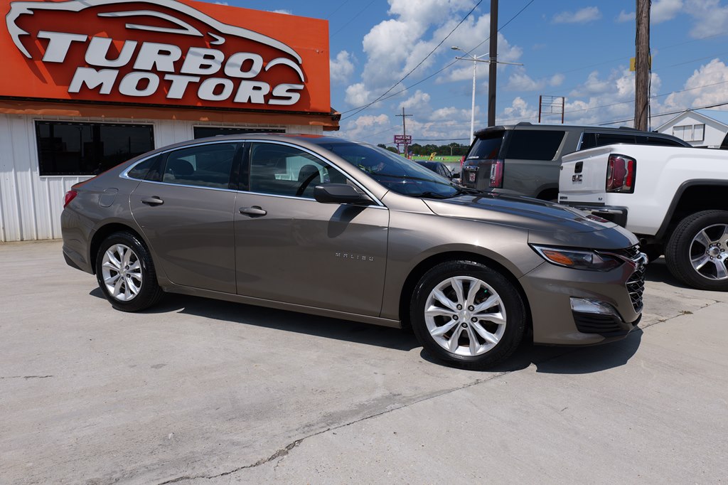 2020 Chevrolet Malibu LT Image 2 of 23