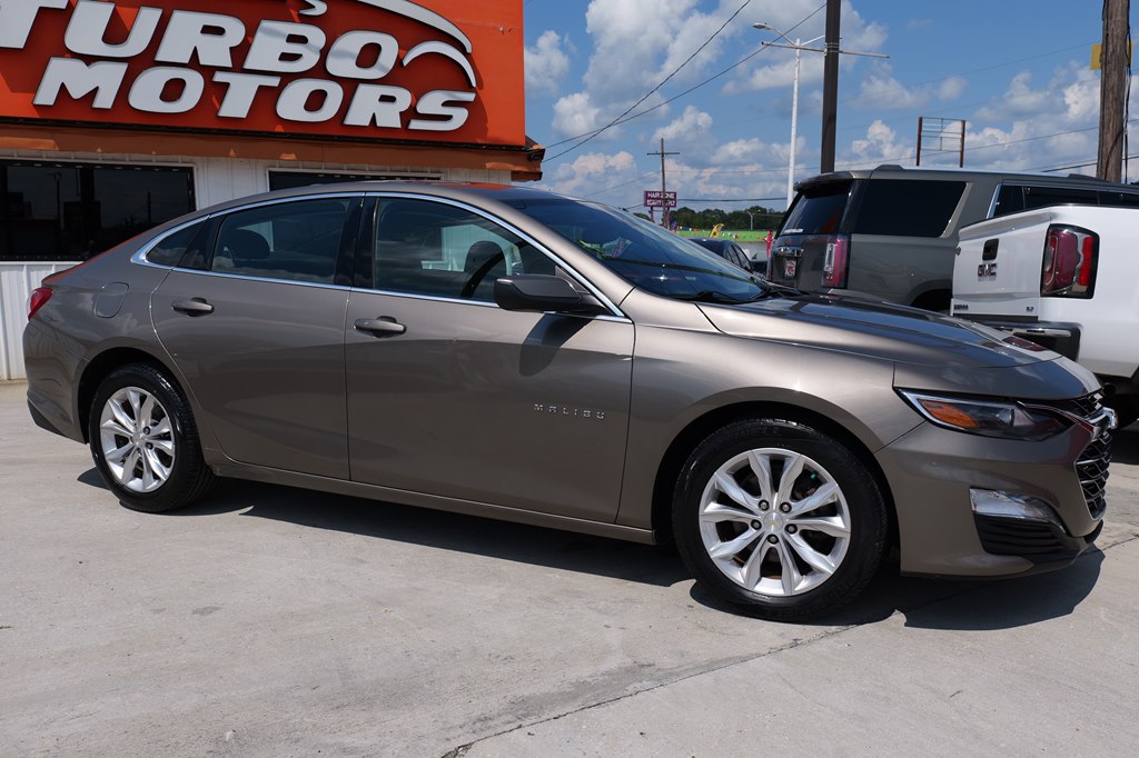 2020 Chevrolet Malibu LT Image 3 of 23