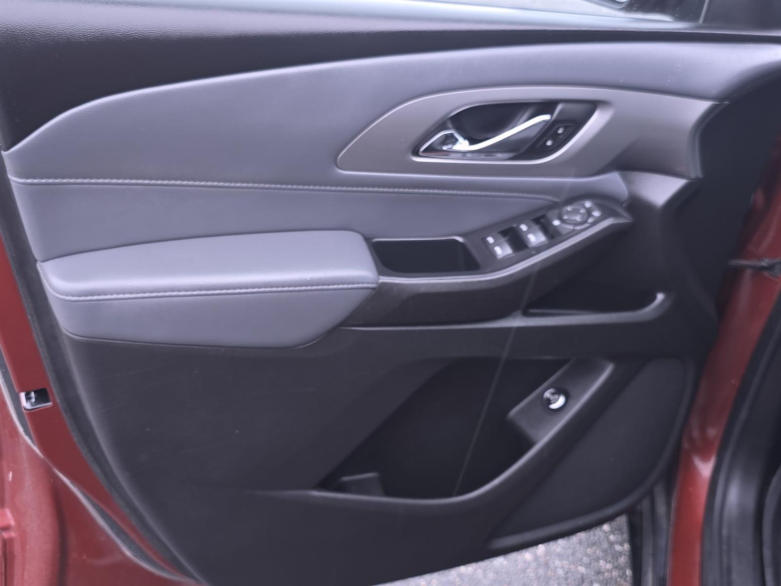 Vehicle image 21 of 34