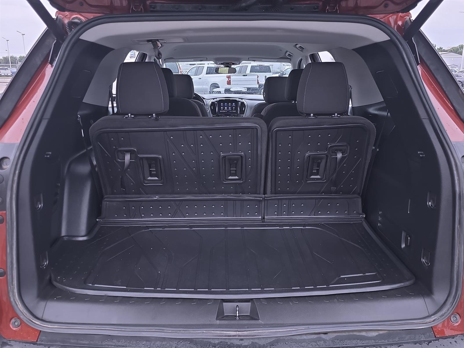 Vehicle image 25 of 34