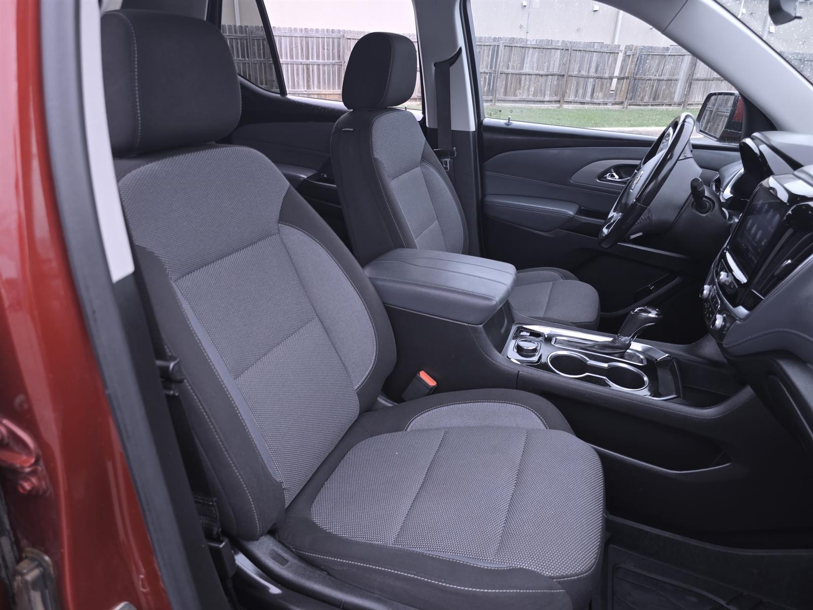 Vehicle image 27 of 34
