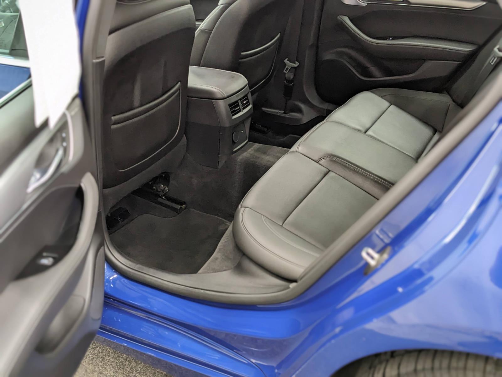 Vehicle image 11 of 36