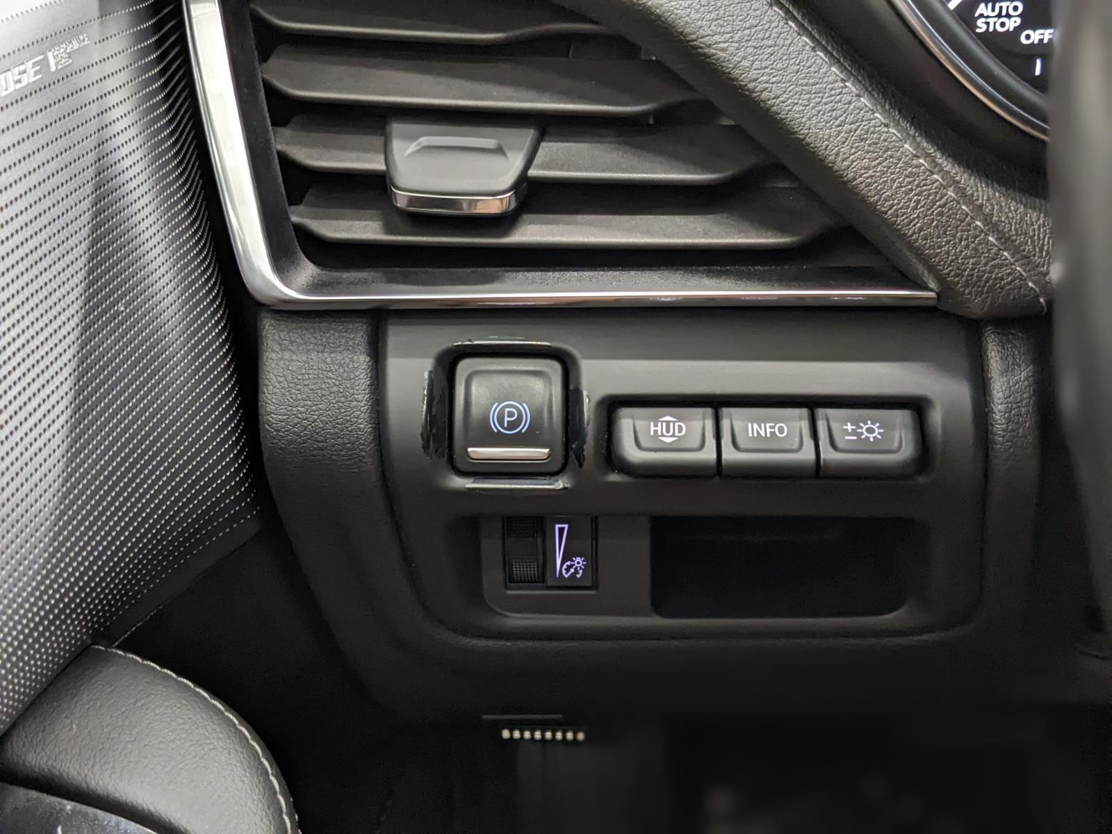 Vehicle image 33 of 36