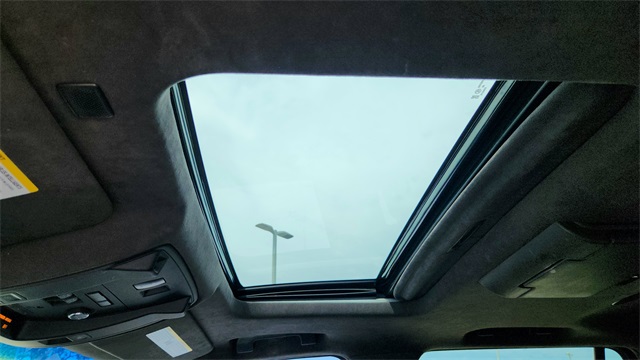 Vehicle image 11 of 35