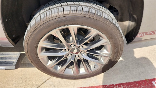 Vehicle image 28 of 35