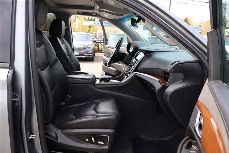Vehicle image 16 of 45