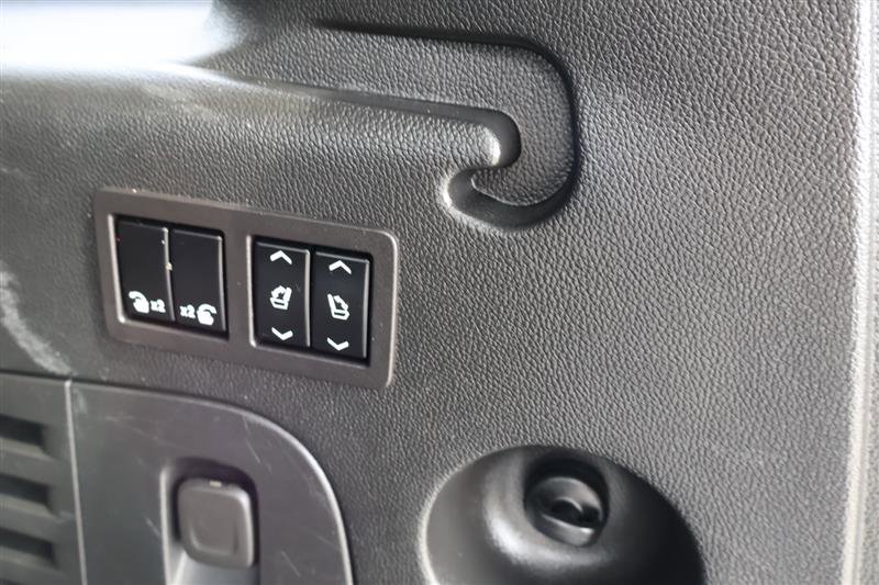Vehicle image 38 of 45