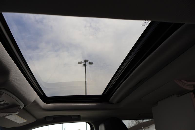 Vehicle image 33 of 45
