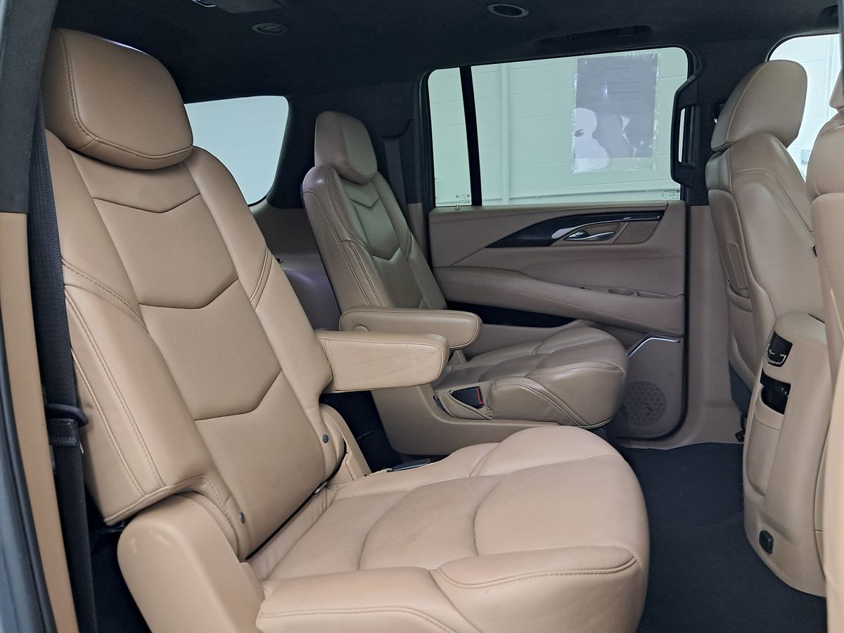 Vehicle image 47 of 57