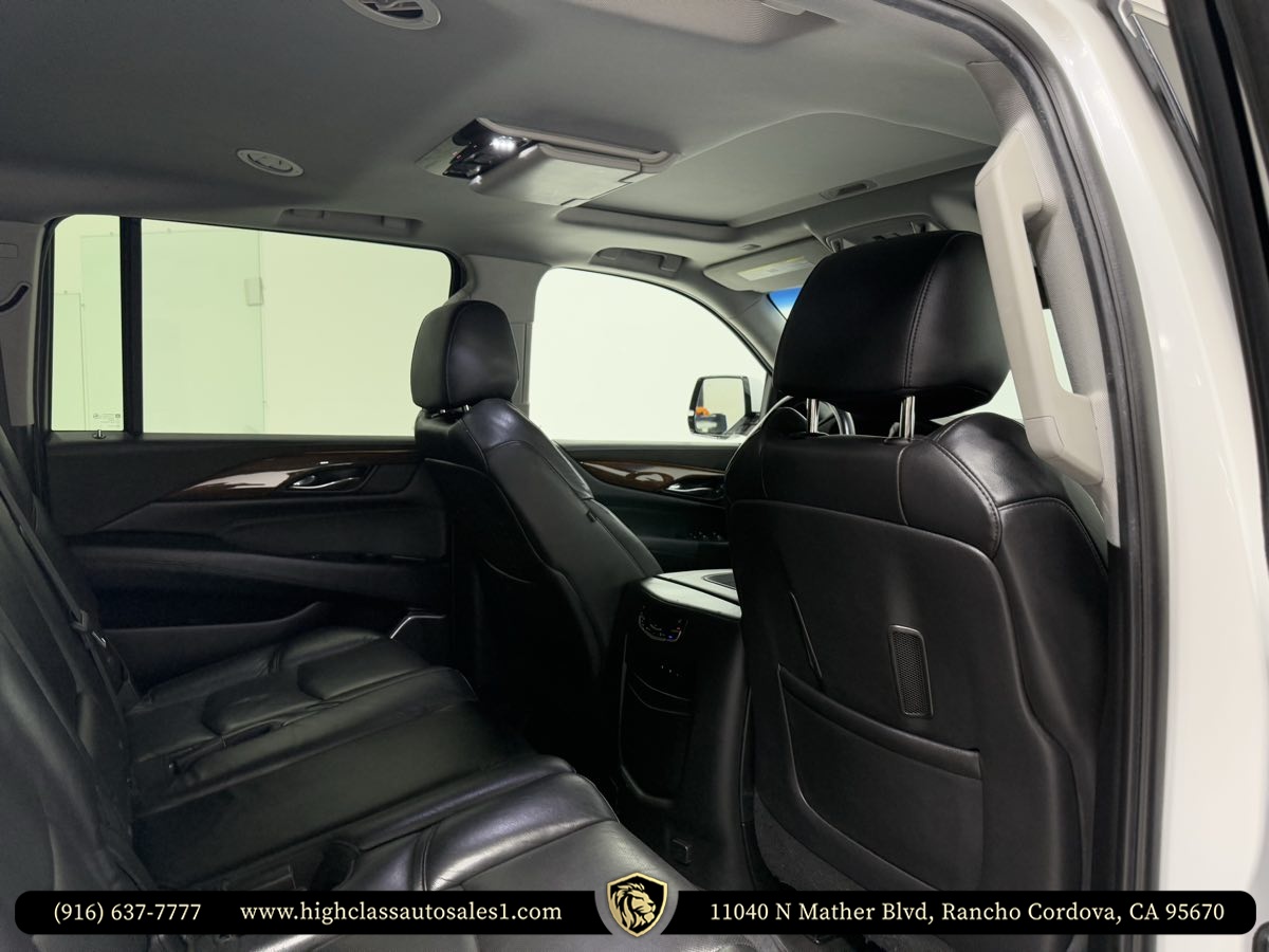 Vehicle image 25 of 52