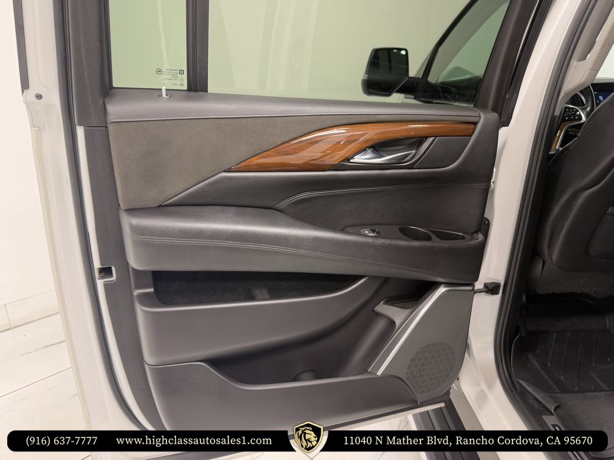 Vehicle image 18 of 52