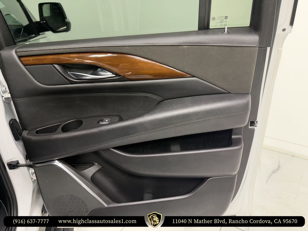 Vehicle image 24 of 52