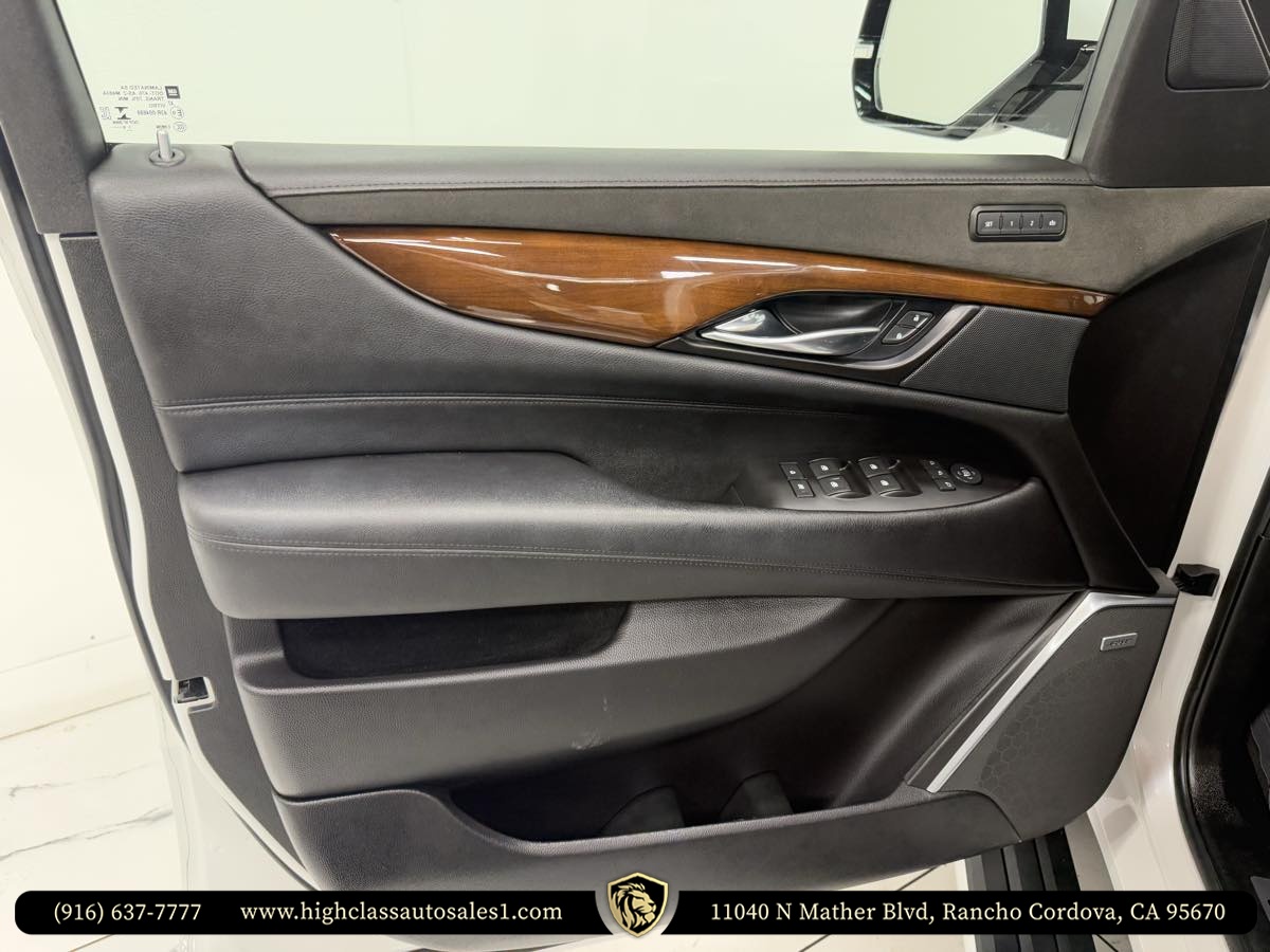 Vehicle image 13 of 52