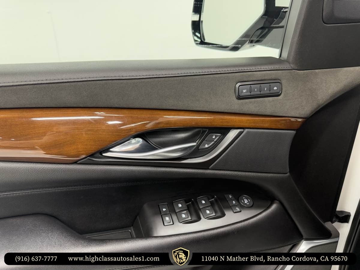 Vehicle image 14 of 52