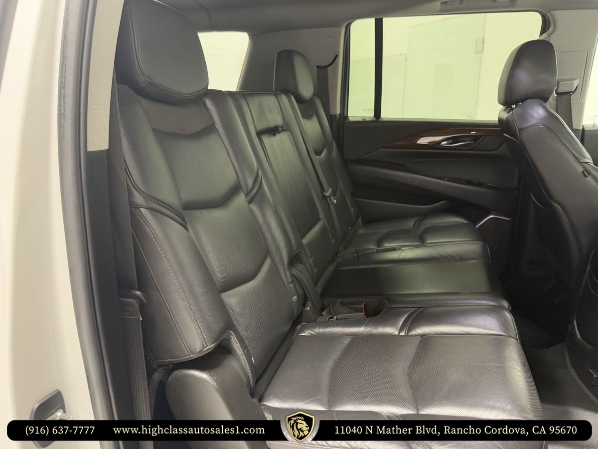 Vehicle image 27 of 52