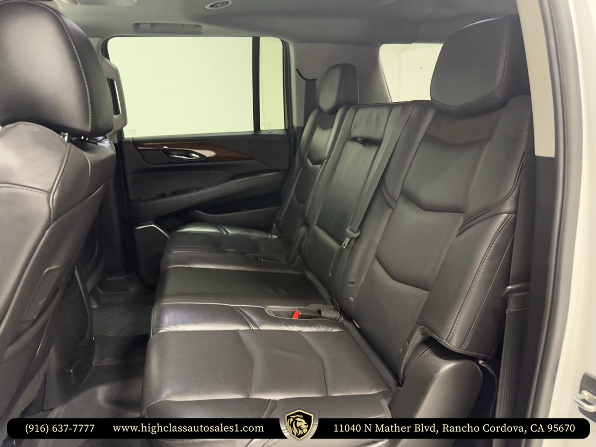 Vehicle image 21 of 52