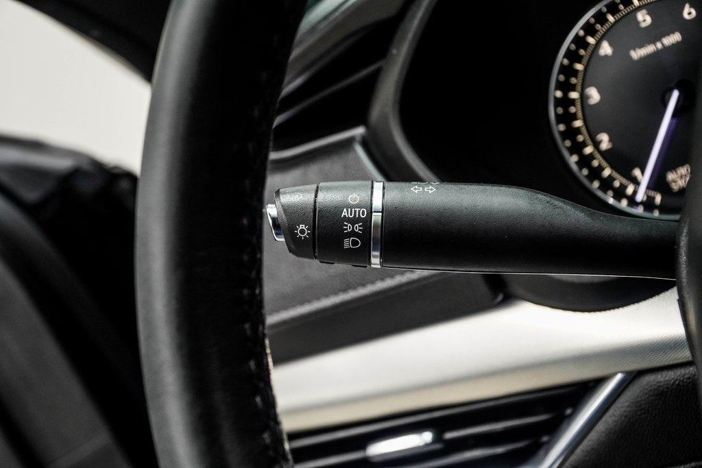 Vehicle image 27 of 36