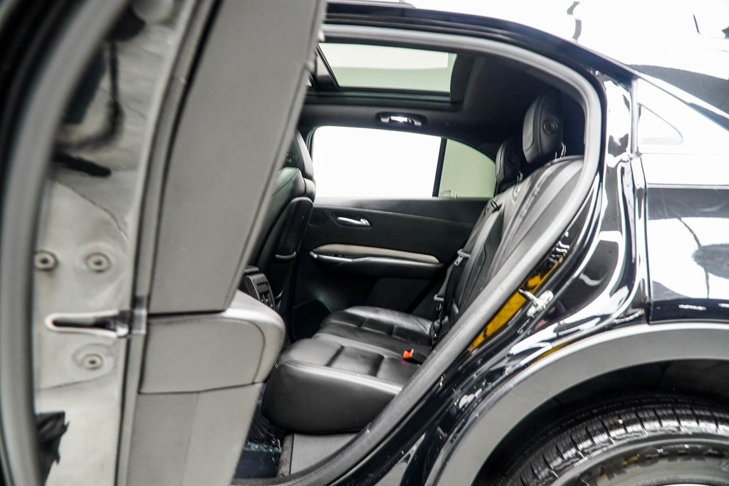 Vehicle image 32 of 36