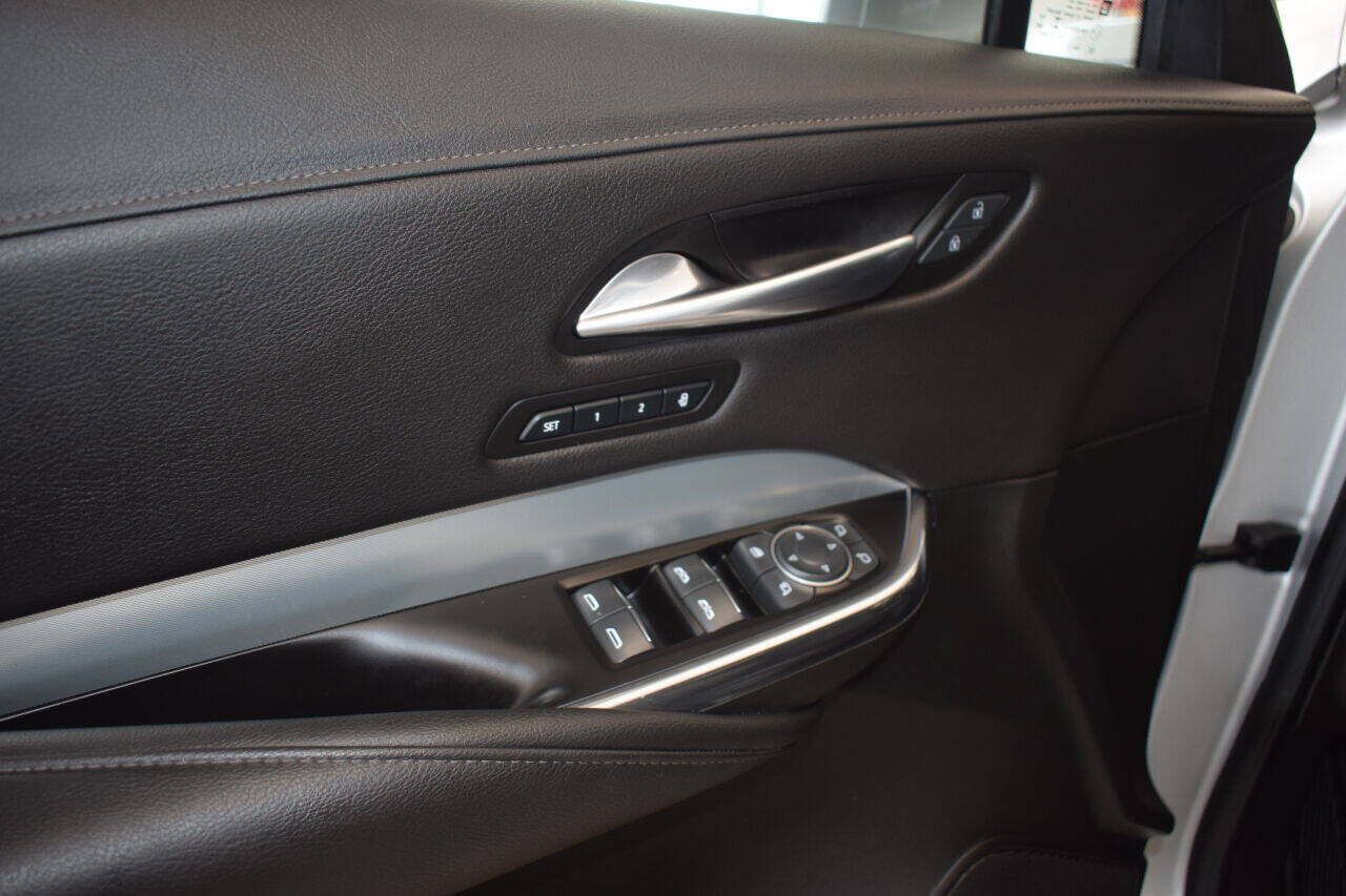 Vehicle image 25 of 58